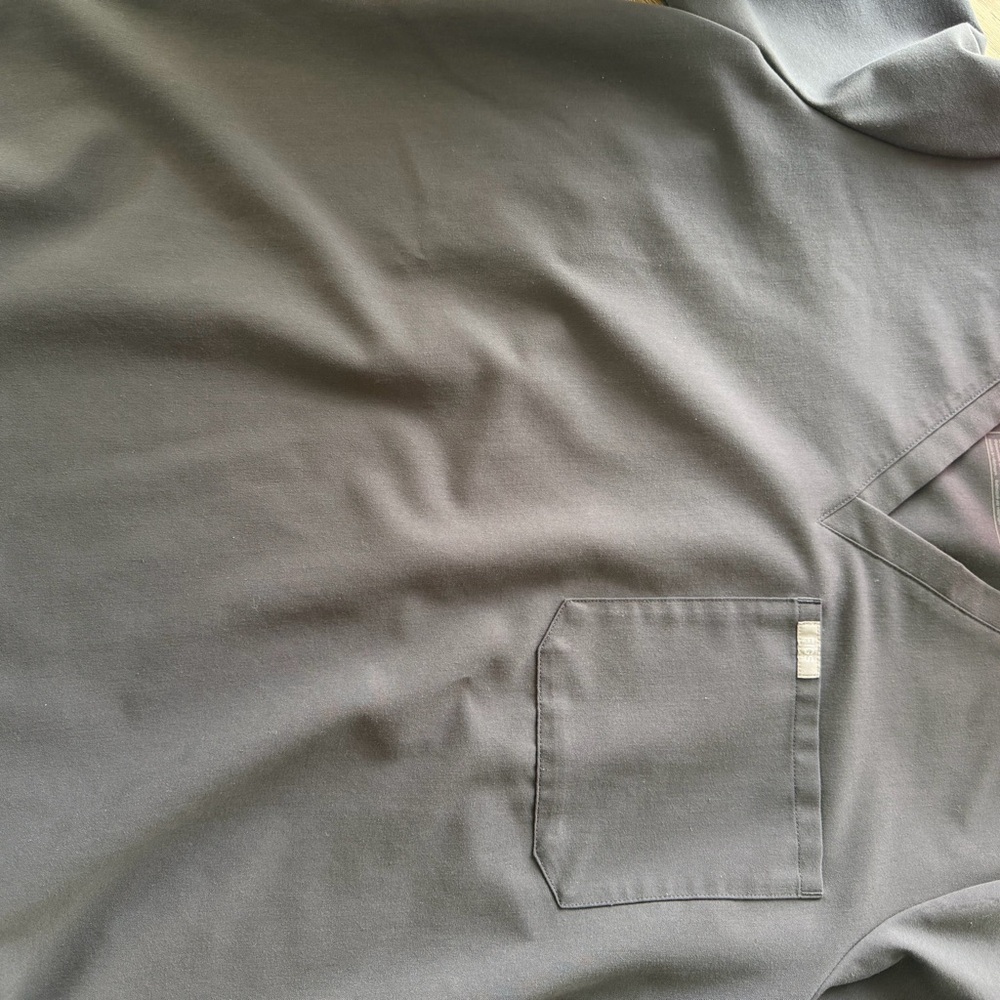 Figs Gray scrub top